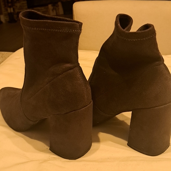 Boots - Picture 3 of 5